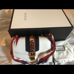 Gucci Sylvie Shoulder bag.